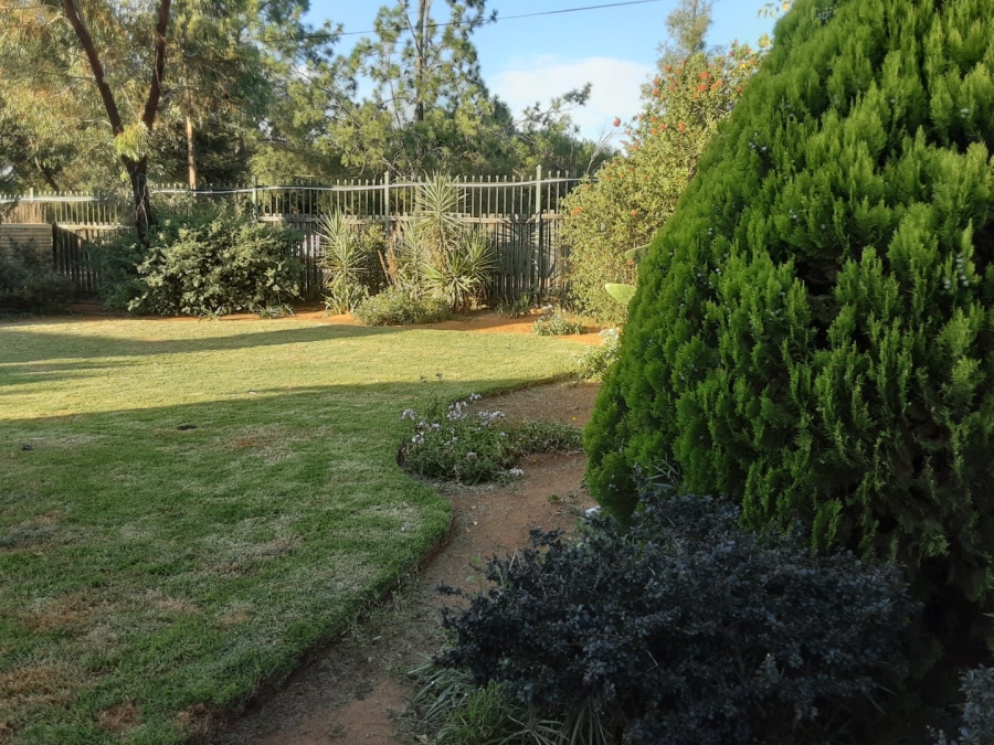 2 Bedroom Property for Sale in Langenhovenpark Free State